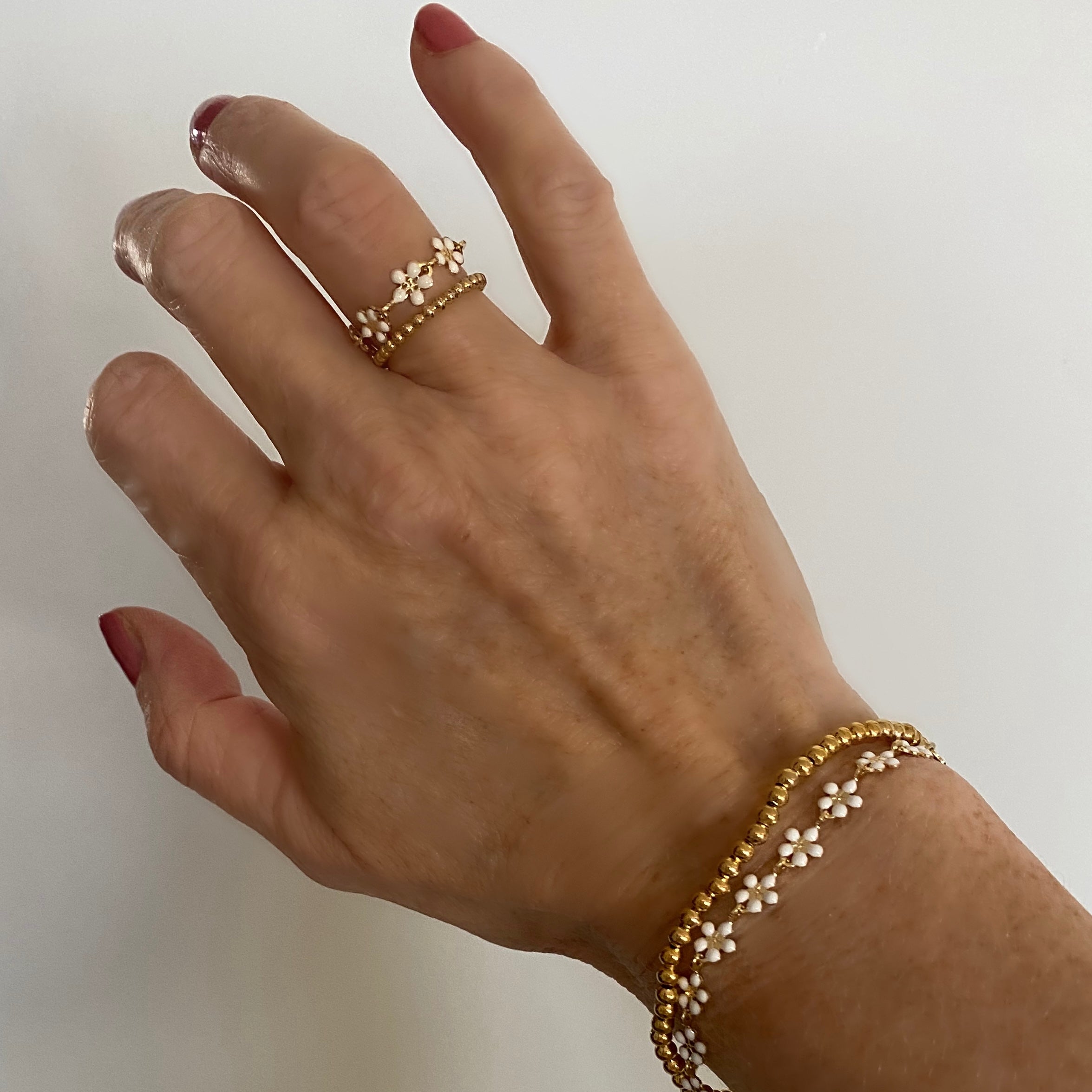 Gold on sale daisy bracelet